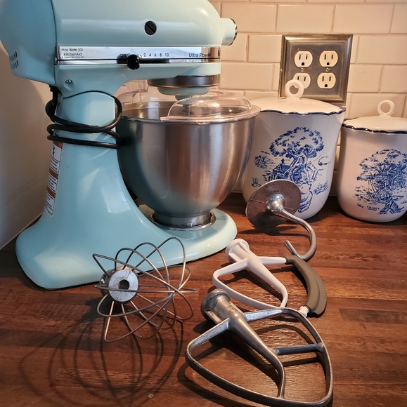 Kitchen Aid 4.5 Quarts Stand Mixer with Attachments - Picture 5 of 9